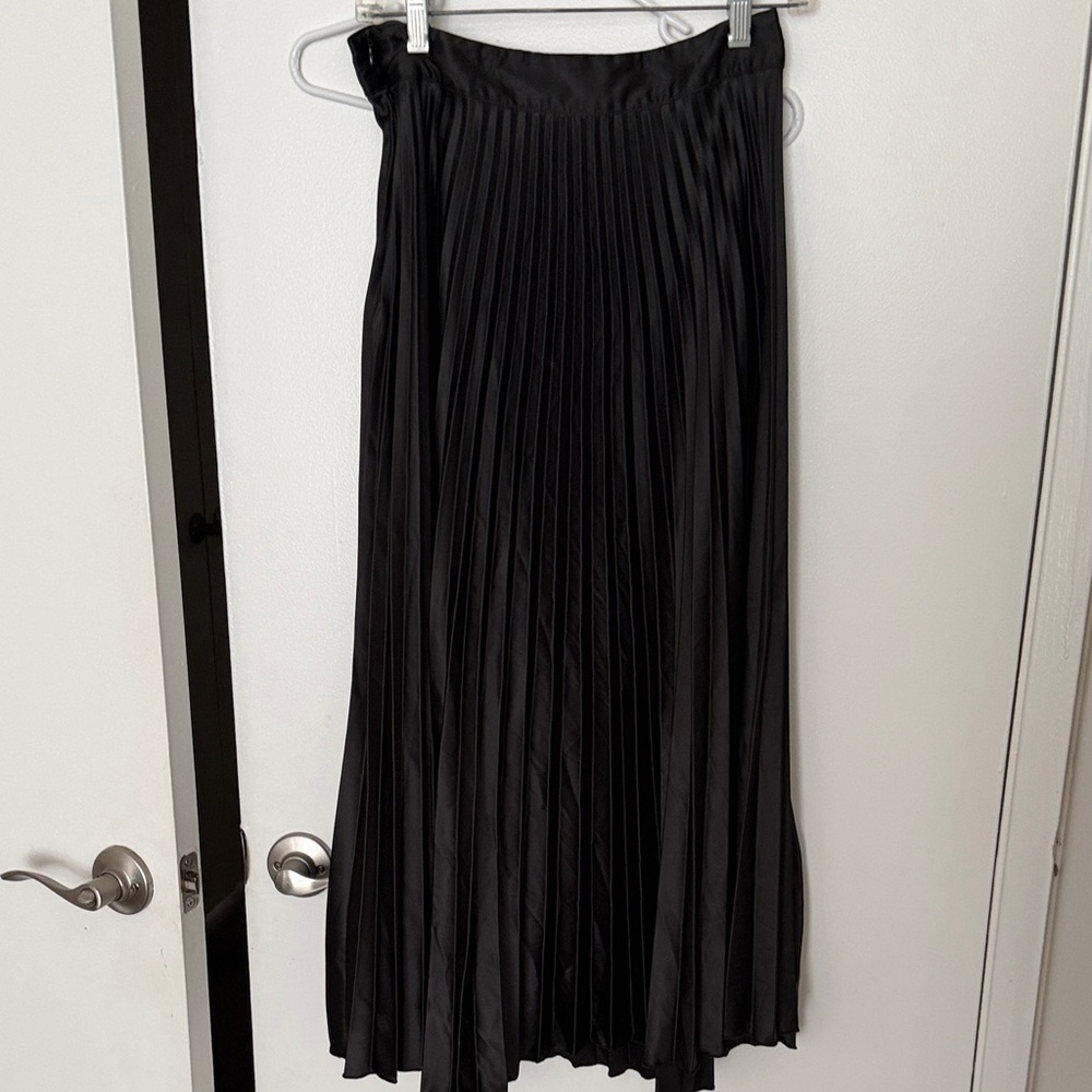 SHEIN Black Pleated Maxi Skirt